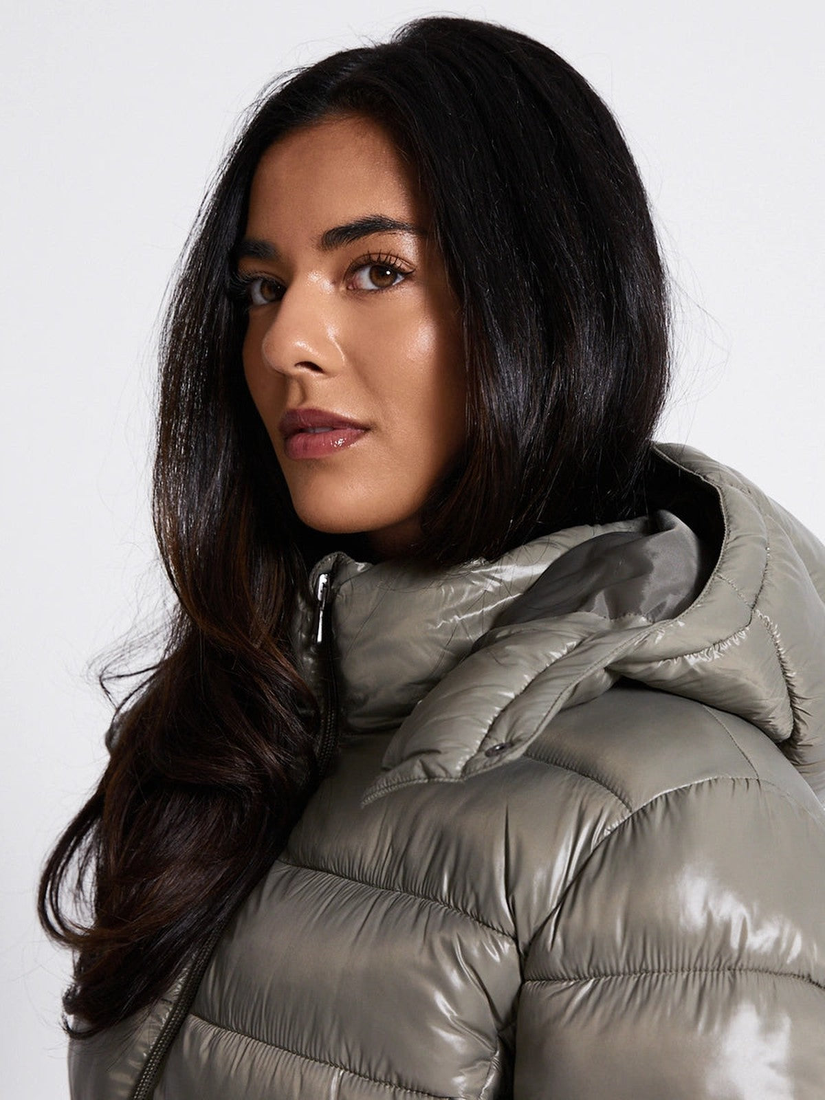 BELORA Emma puffer jacket hood detail