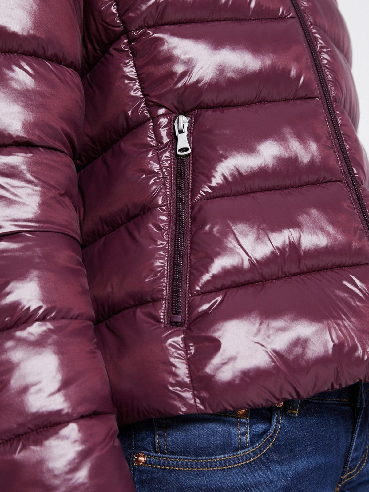BELORA Emma puffer jacket burgundy detail