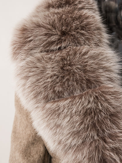 BELORA Margaux coat in beige, collar detail