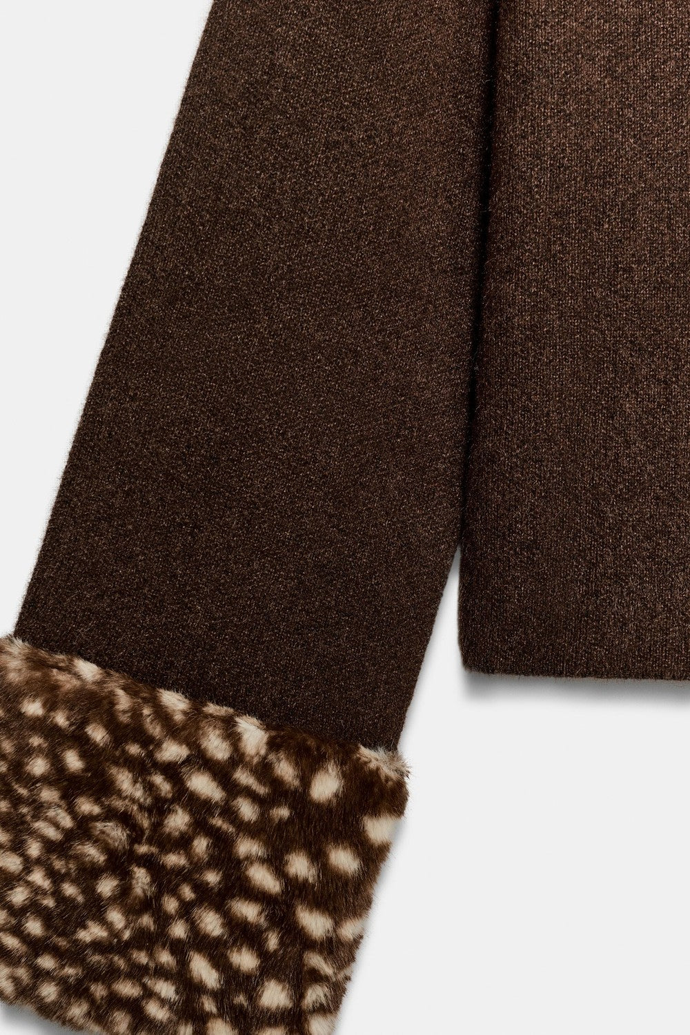 BELORA Salomé faux-fur cuff detail